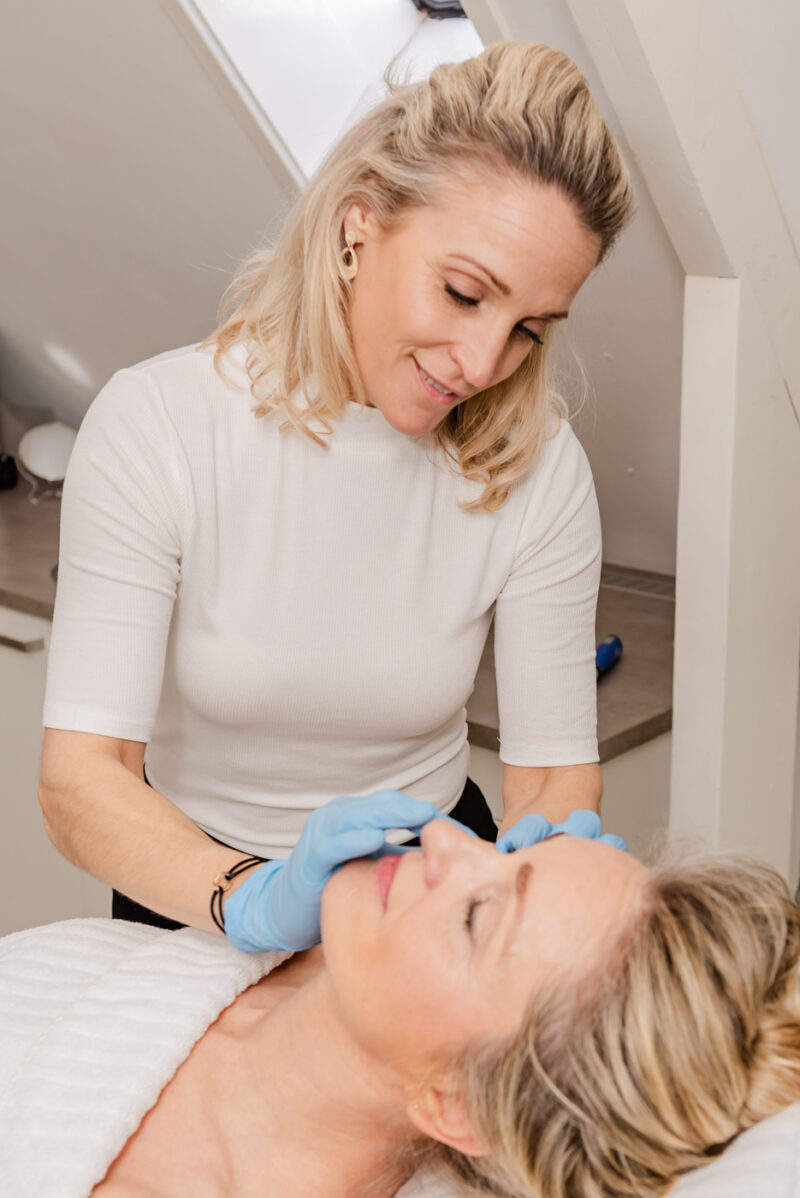 Huidcoach Blaricum - Marielle de Roos - rimpel reductie therapie - bindweefselmassage- schoonheidsspecialist - huidverbetering